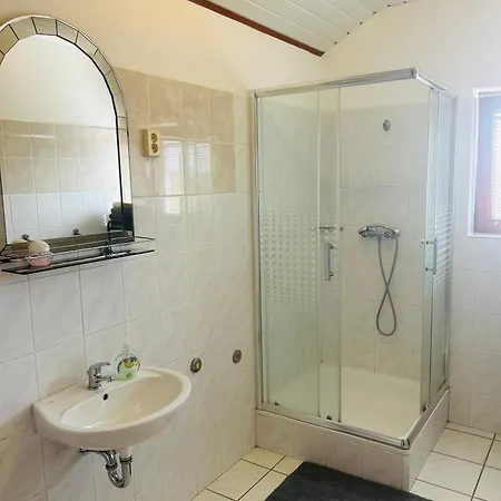 شقة Tennis House With Balcony