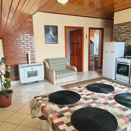 Apartment Tennis House With Balcony