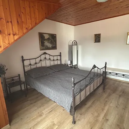 Tennis House With Balcony Ordacsehi