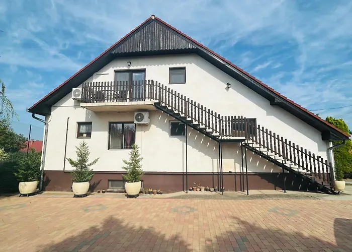 Tennis House With Balcony Appartamento Ordacsehi