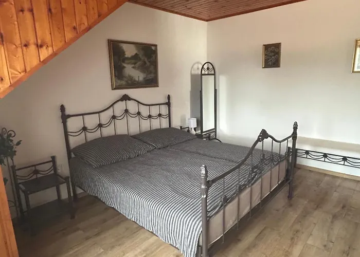 Tennis House With Balcony Ordacsehi